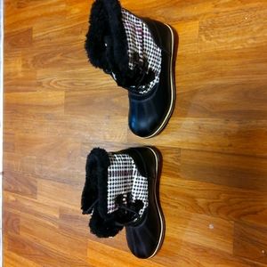 Fashionable Winter Boots (Size 6)